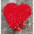 Aranjament floral inima 51 trandafiri din sapun rosii in cutie CULOARE