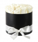 Aranjament floral alb Trandafiri parfumati de sapun in cutie neagra Lu