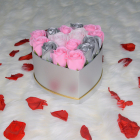 Aranjament floral Intimissimo cutie inima cu 15 trandafiri sapun TIP P