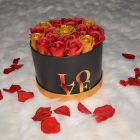 Aranjament floral Blossom Wish cutie rotunda cu 21 trandafiri sapun TI