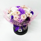 Aranjament floral Ametist cu flori de sapun in cutie rotunda neagra ac