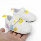 Adidasi albi pentru bebelusi Frunzulite colorate