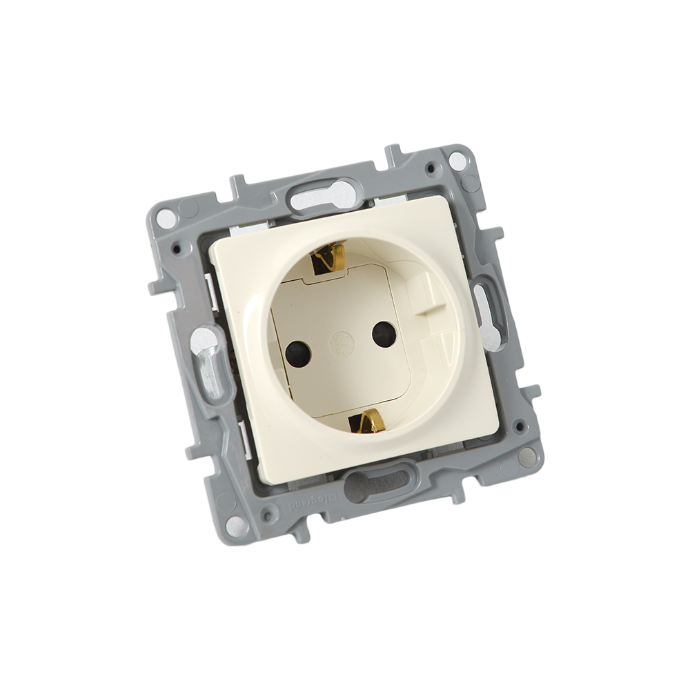 Priza simpla 2P+T Niloe, Legrand 764629, 16A, ivoar
