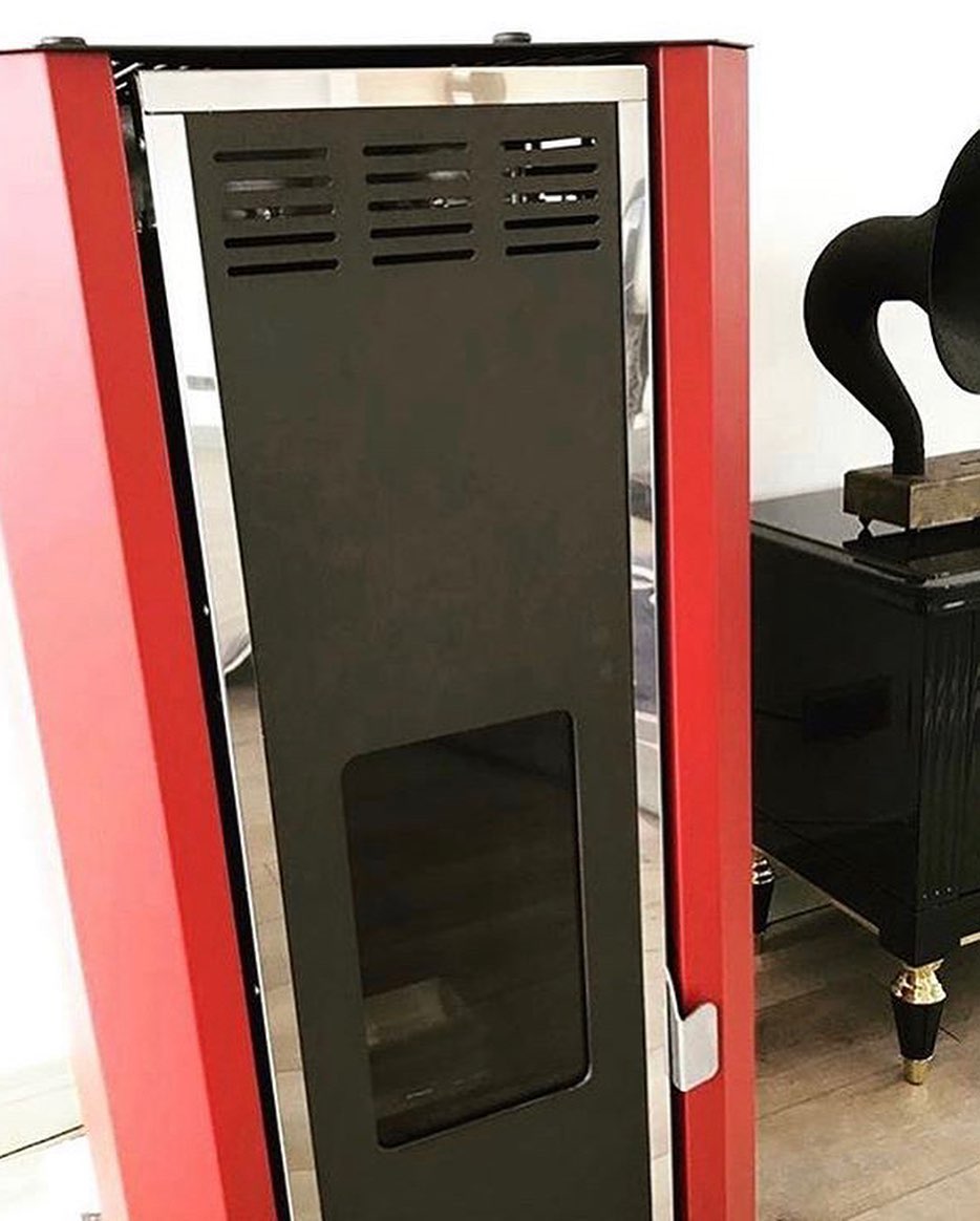 Termosemineu pe peleti Fornello Camino Rossi 35 kW pompa Grundfos vas expansiune arzator inox