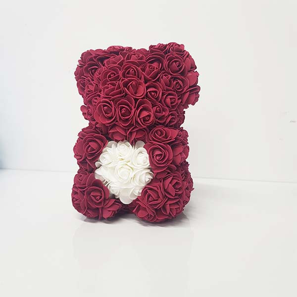Ursulet floral 25 cm decorat manual cu trandafiri spuma, cu inima in cutie (Culoare produse: Bordo)