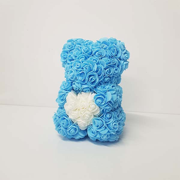 Ursulet floral 25 cm decorat manual cu trandafiri spuma, cu inima in cutie (Culoare produse: Albastru)