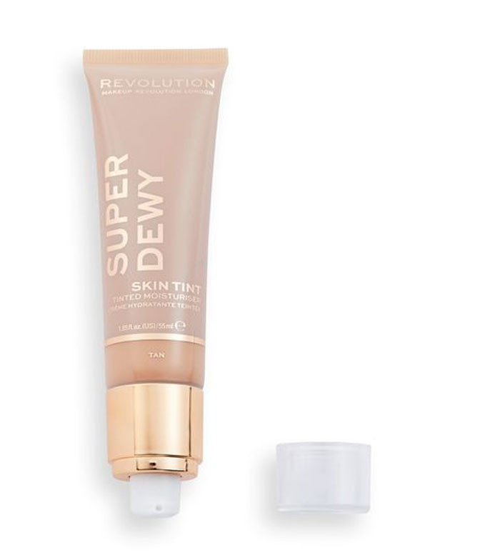 Crema colorata Makeup Revolution Super Dewy (Concentratie: Crema pentru fata, Culoare produse: Tan, Gramaj: 55 ml)