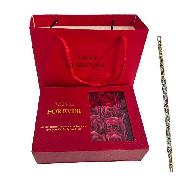 Set cadou Cutie Love Forever rosu, trandafiri rosii din sapun si bratara fashion