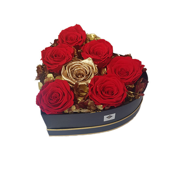 Aranjament floral Glame in forma de inima, cu sapte trandafiri criogenati, rosu/gold (TIP PRODUS: Aranjament floral)