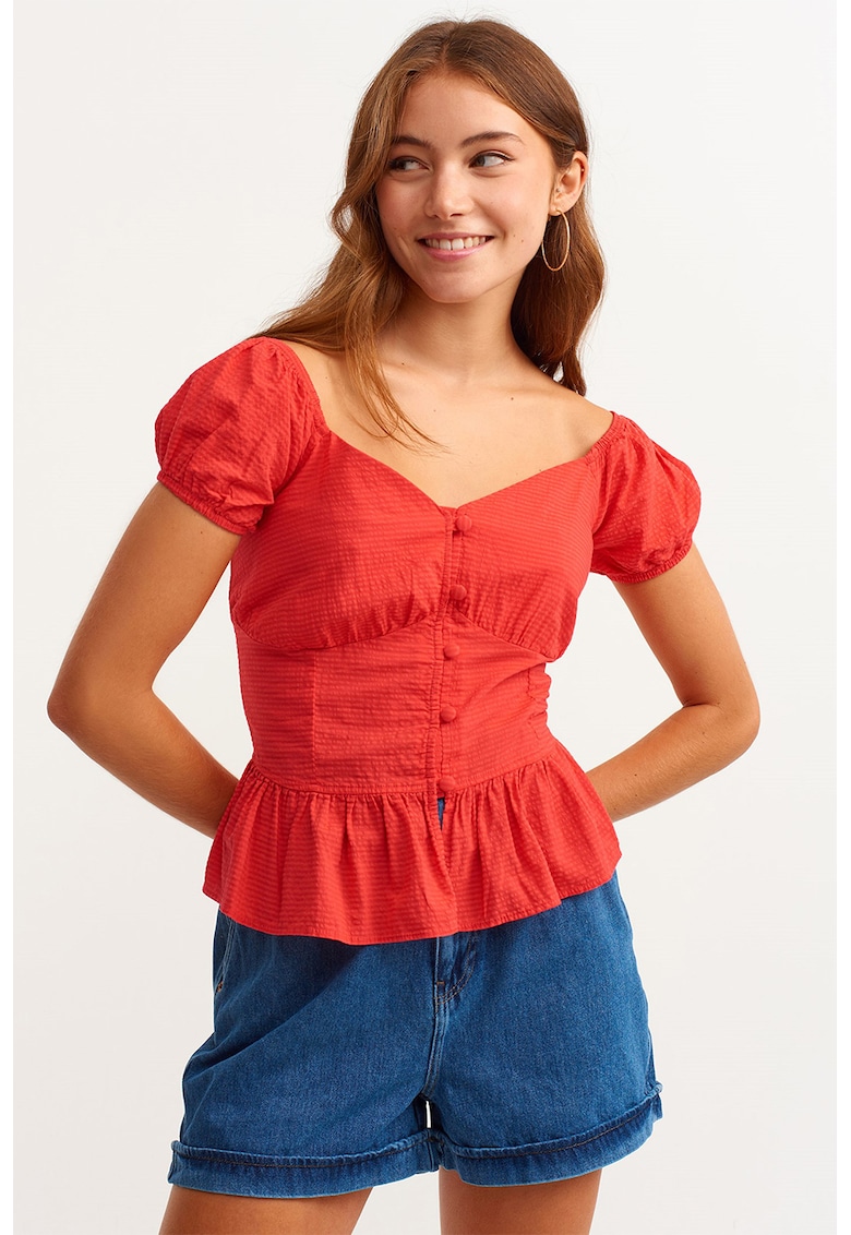 Oferte la Bluza cu maneci scurte si terminatie cu volan - Rosu
