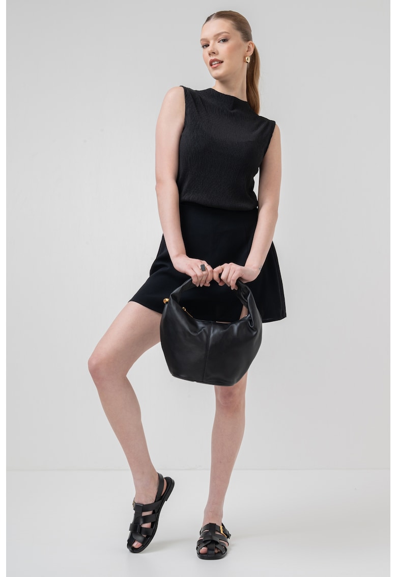 Oferte la Bluza cu decolteu la baza gatului - fara maneci - Negru