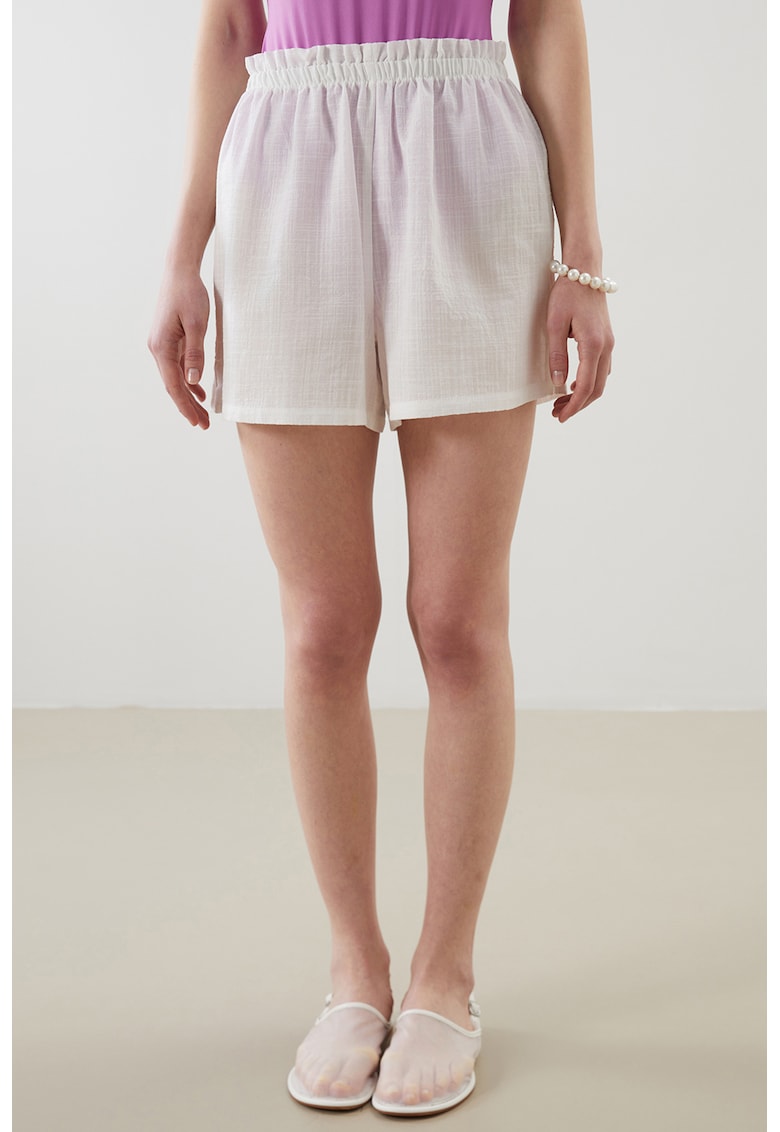 Oferte la Pantaloni scurti cu talie elastica si talie inalta - Alb