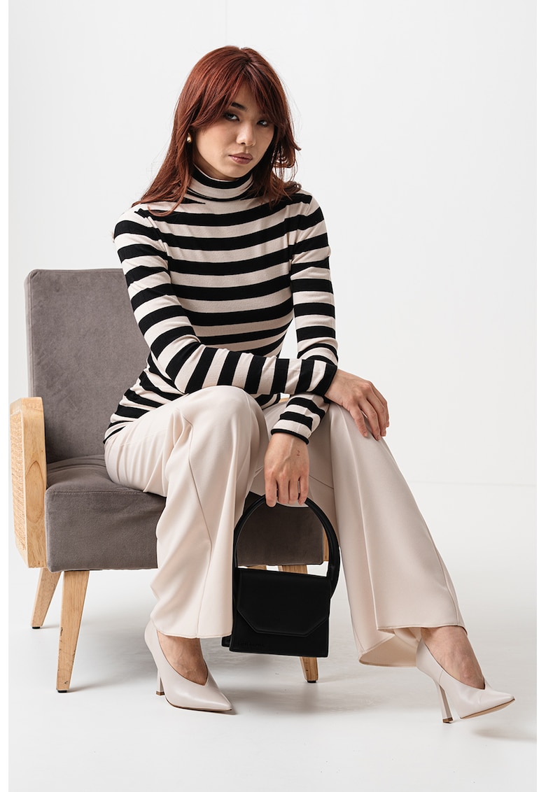 Oferte la Bluza cambrata cu guler inalt - Alb fildes/Negru