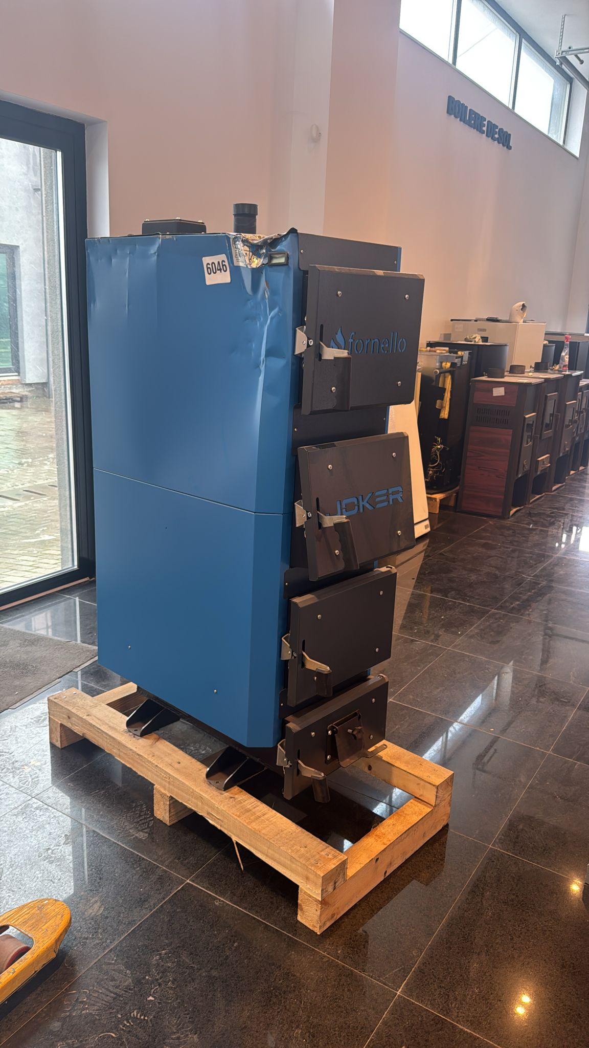 PRODUS RESIGILAT NOU PREZINTA LOVITURI DAR IN PERFECTA STARE DE FUNCTIONARE cod 6046 !!! Cazan (centrala) pe combustibil solid (lemn carbune) Fornello JOKER 29 kW