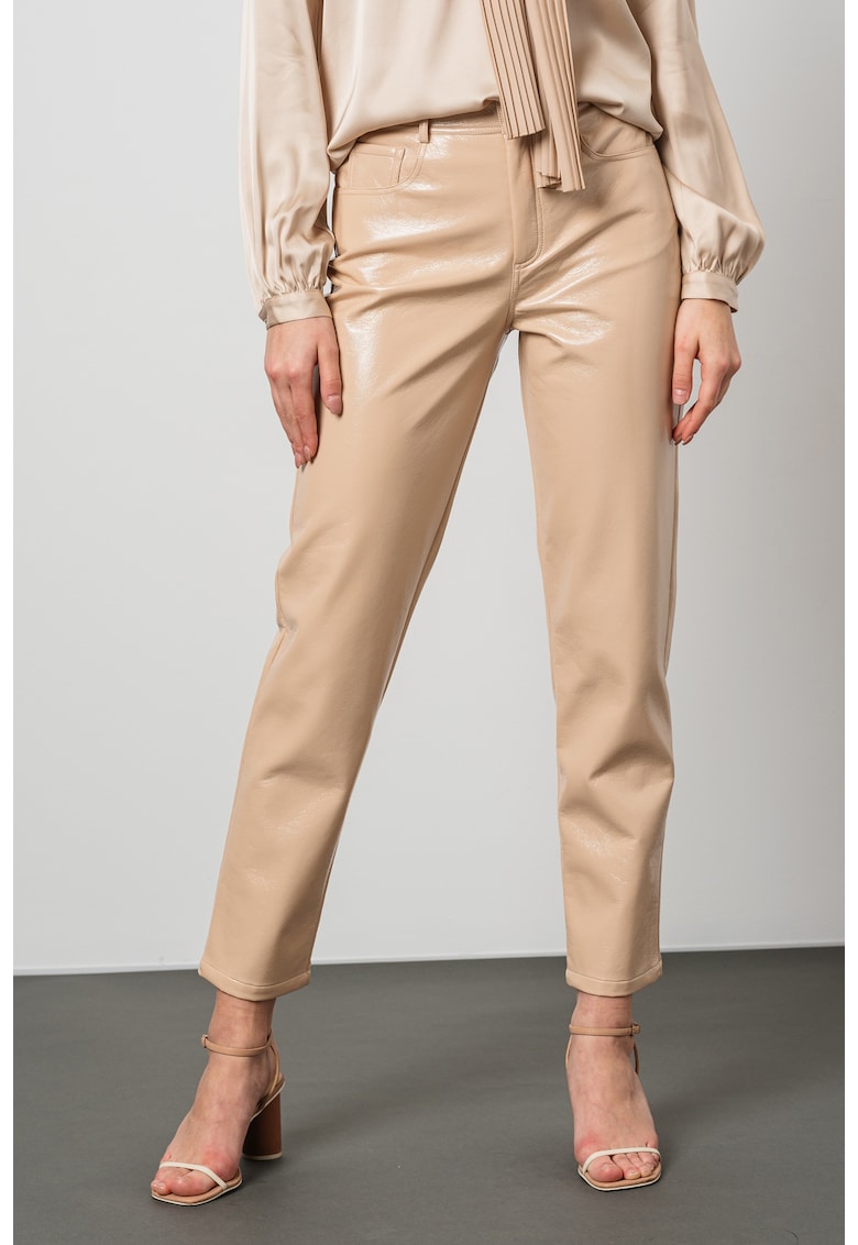 Pantaloni cu aspect de vinil - Bej