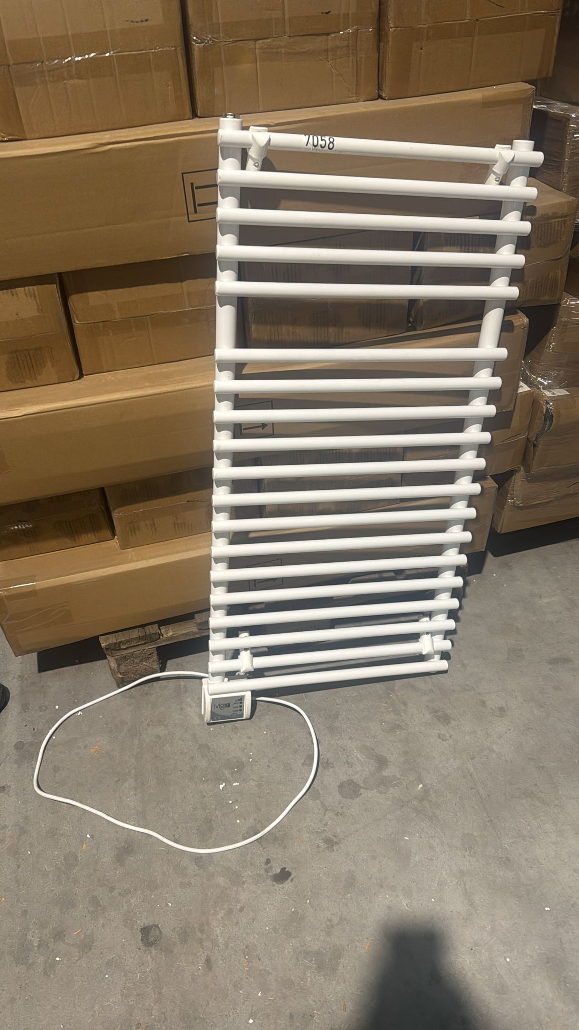 PRODUS RESIGILAT CU DEFECTE ESTETICE DAR IN PERFECTA STARE DE FUNCTIONARE cod 7058 !!!  Radiator (calorifer) baie portprosop electric iVigo EHR 5019 450 W 500x1000 mm culoare alb