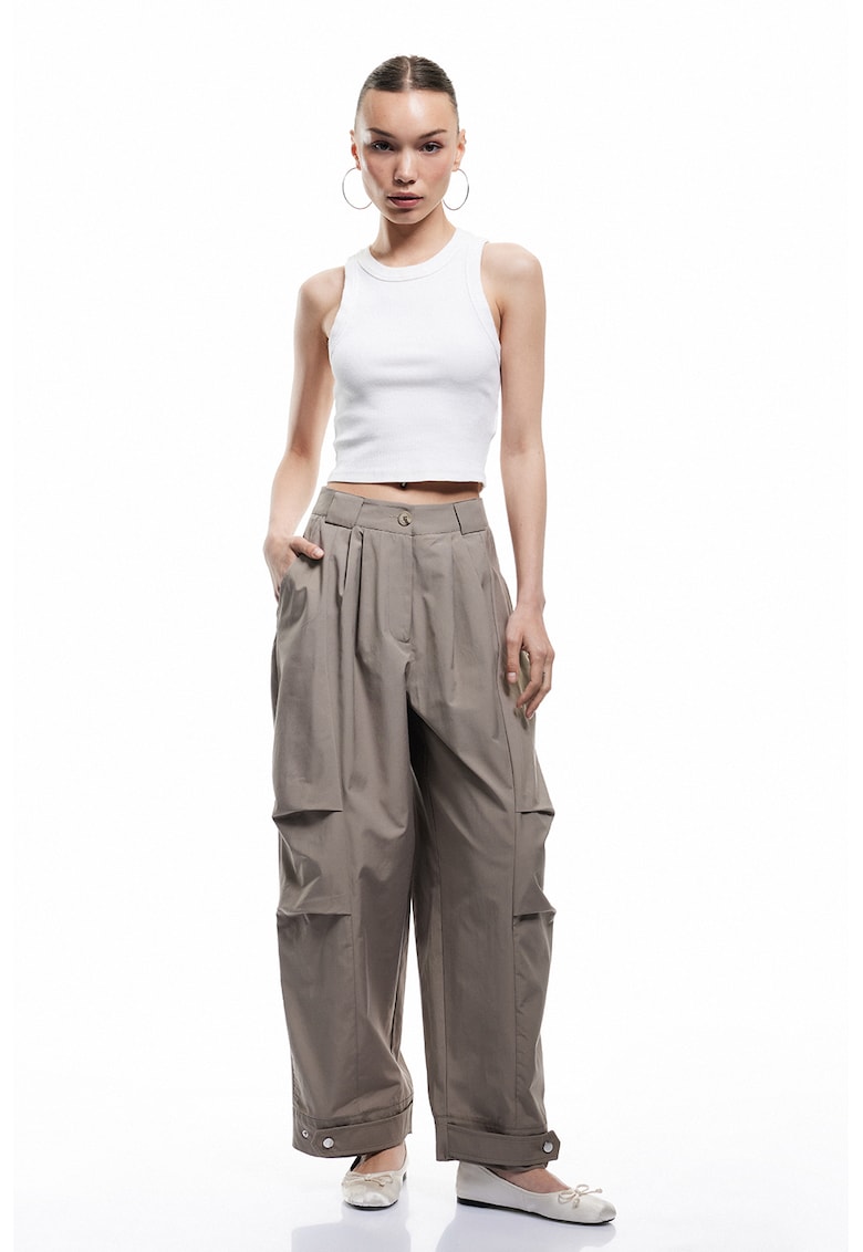 Pantaloni cu croiala ampla si pliuri frontale - Maro taupe