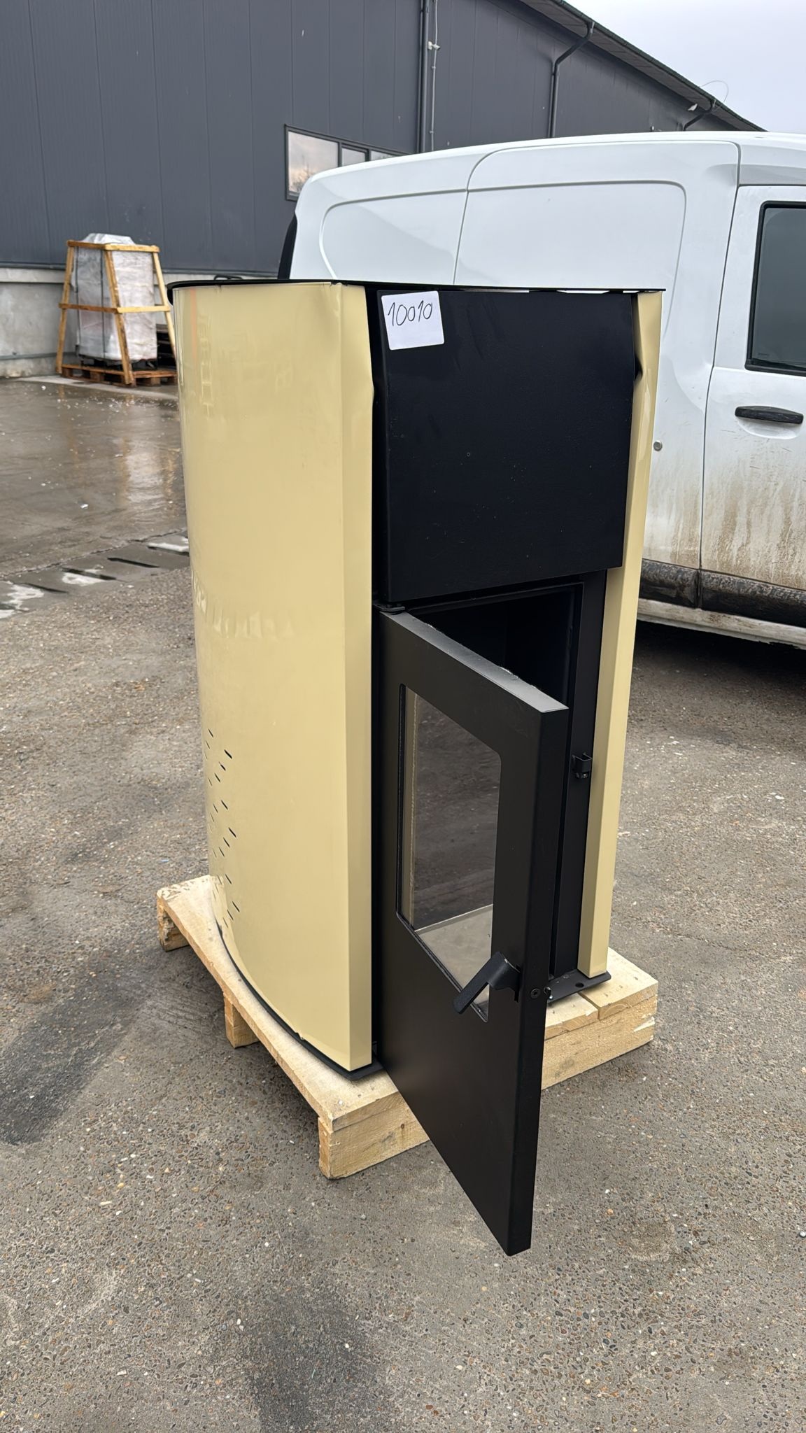 PRODUS RESIGILAT NOU CU MICI LOVITURI IN PERFECTA STARE DE FUNCTIONARE 10010 !!! Termosemineu pe peleti Fornello Fiama Confort 30 kW cu pompa vas expansiune automatizare buncar 35 kg tiraj fortat culoare crem pana la 200 mp