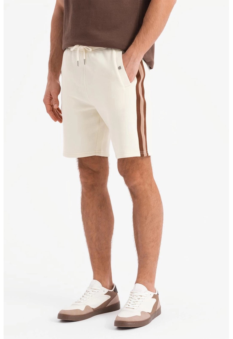 Pantaloni scurti din amestec de bumbac cu buzunare oblice - Maro/Crem