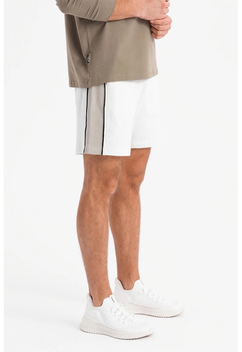 Pantaloni scurti relaxed fit cu buzunare laterale - Alb murdar