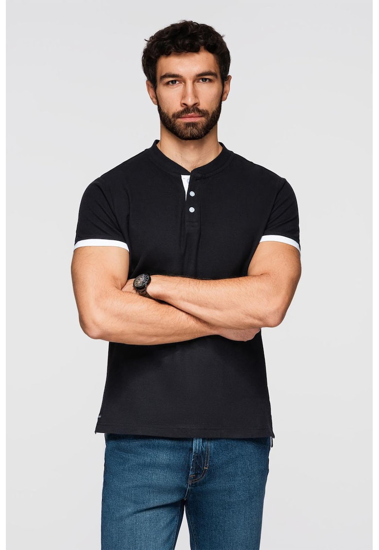 Tricou de bumbac cu fenta cu nasturi - Negru