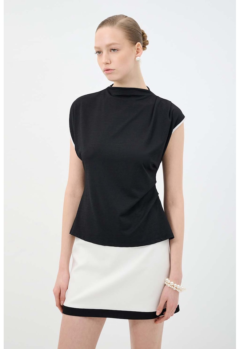 Tricou cu decolteu drapat - Negru