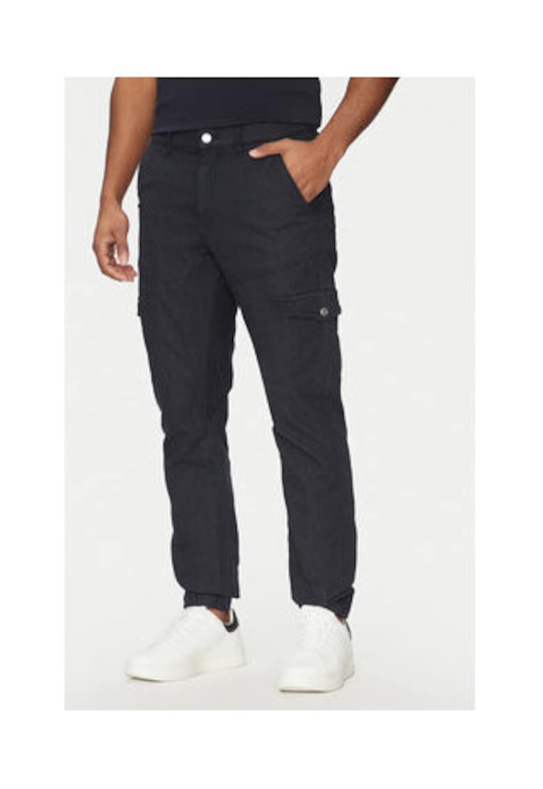 Pantaloni uni din amestec de bumbac cu buzunare cargo