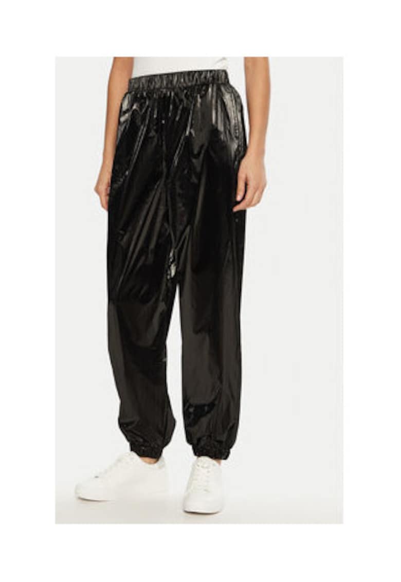Pantaloni de trening din poliamida cu aspect lucios si terminatii elastice