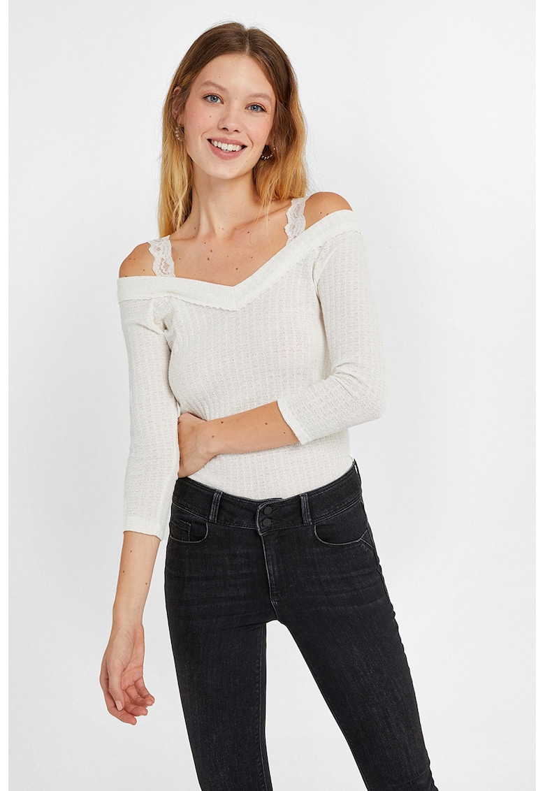 Pulover slim fit cu decolteu pe umeri si maneci 3/4 - Alb
