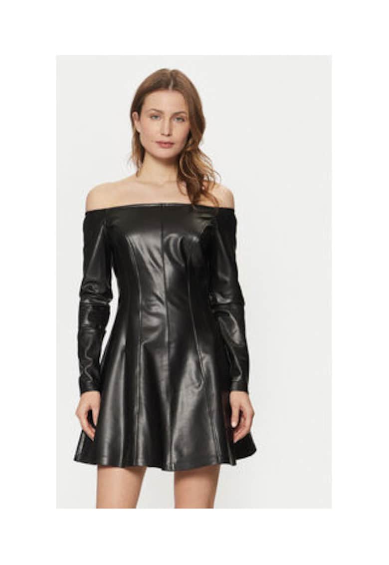 Rochie din piele ecologica cu decolteu pe umeri