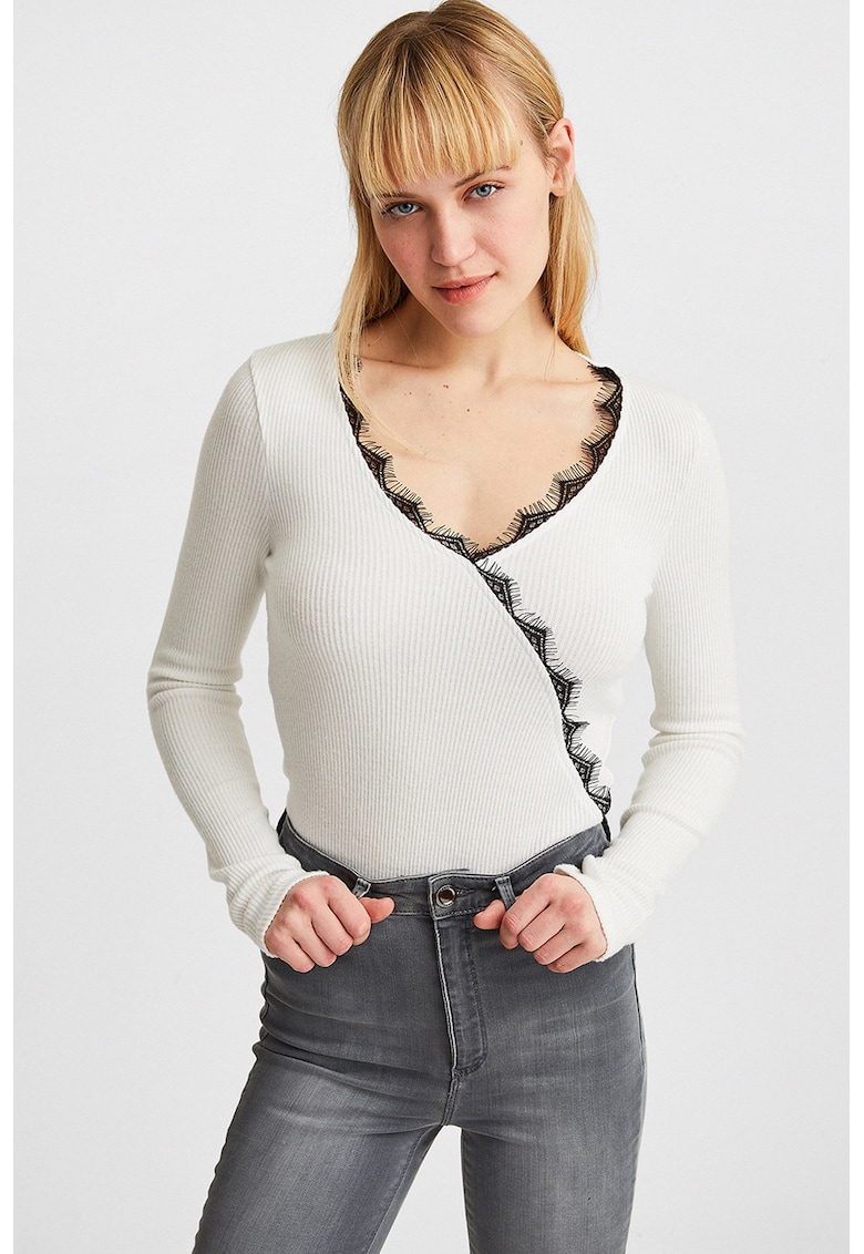 Bluza slim fit striata cu detalii de dantela - Alb