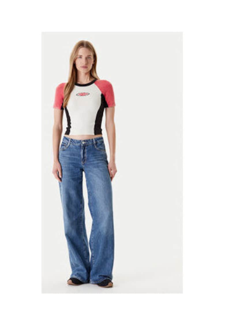 Pulover tricotat din viscoza cu model colorblock si logo brodat pe piept