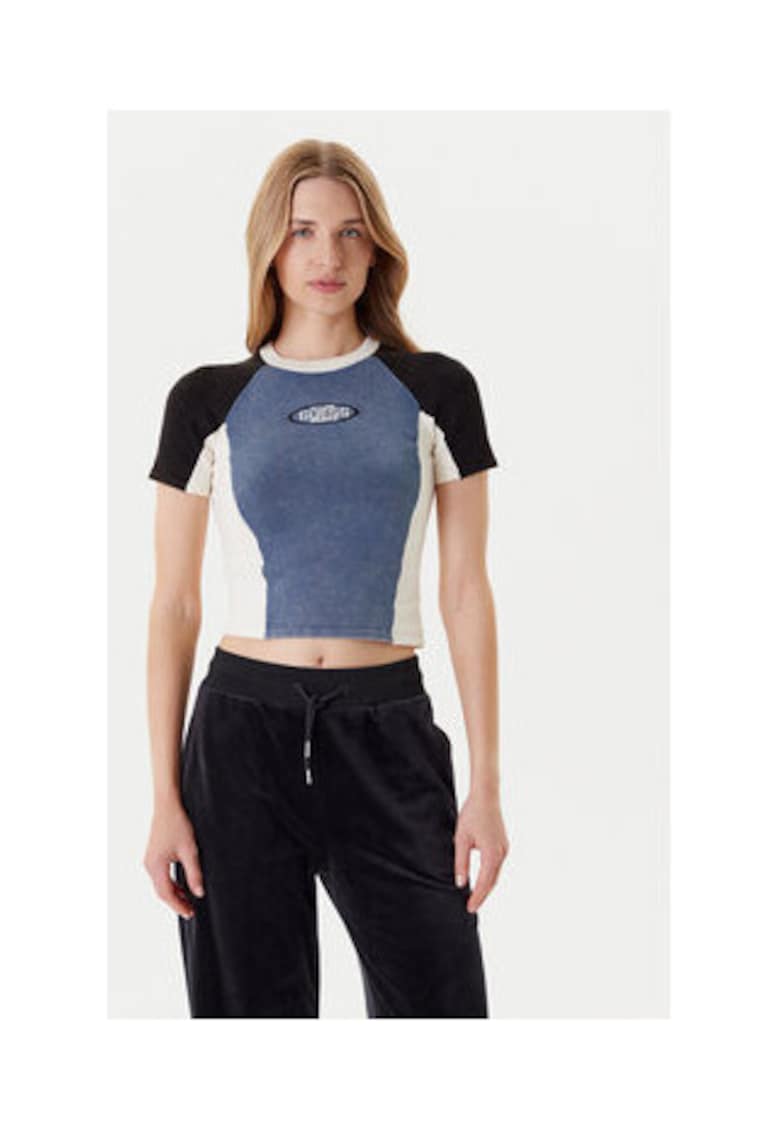 Pulover tricotat din amestec de viscoza cu model colorblock si logo pe piept