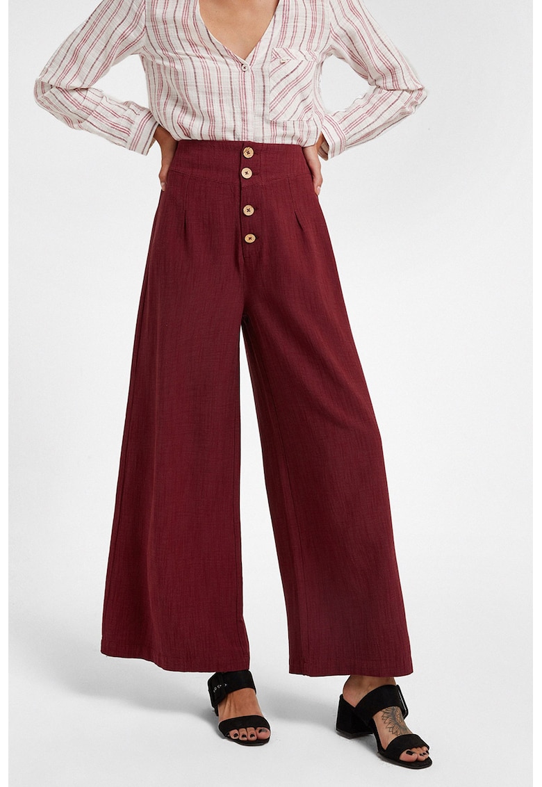 Pantaloni crop evazati cu nasturi - Visiniu