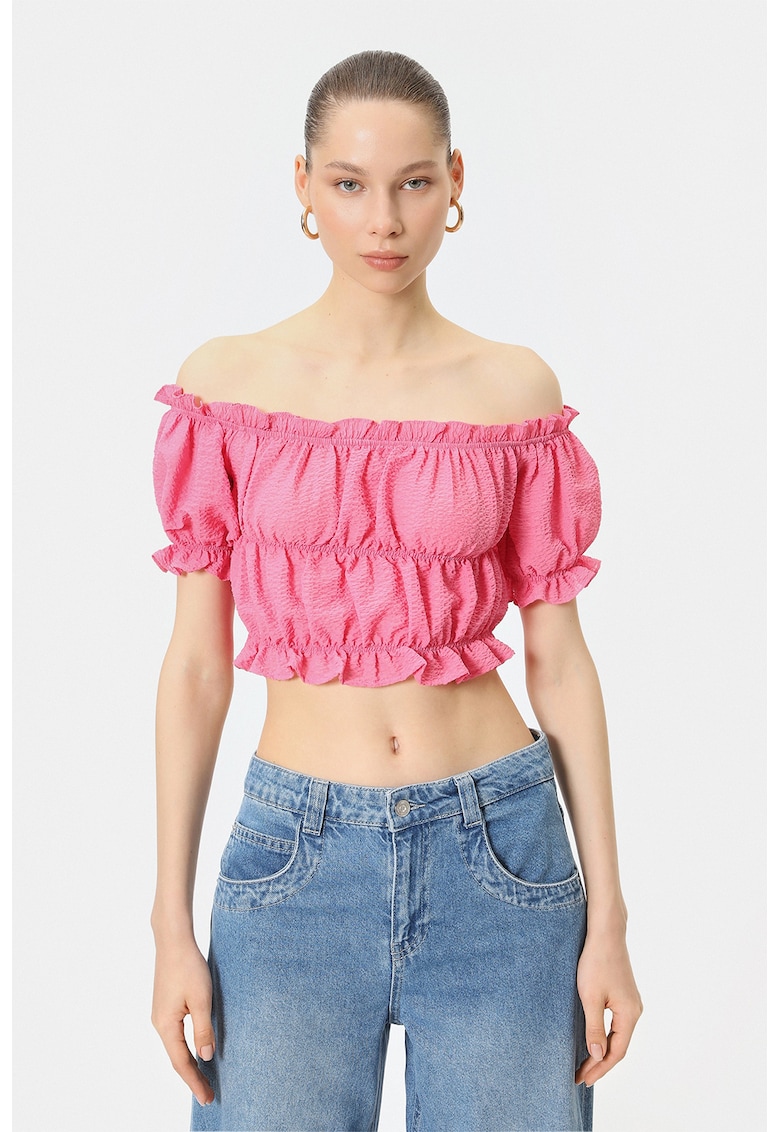 Bluza crop cu decolteu pe umeri si model drapat - Fucsia