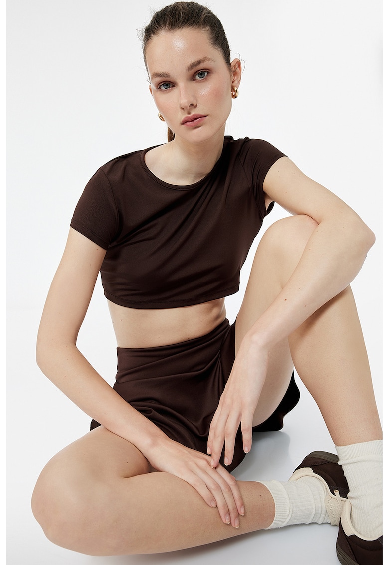 Tricou crop cu decolteu la baza gatului - Maro