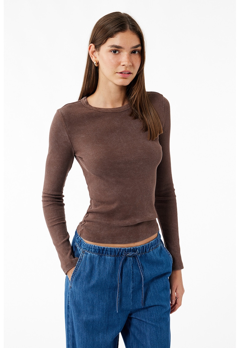 Oferte la Bluza cambrata cu decolteu la baza gatului - Maro