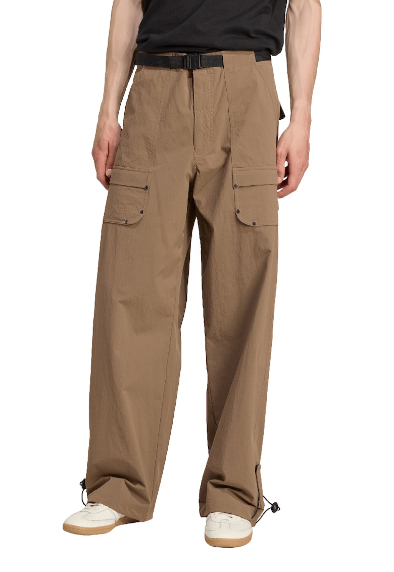 Pantaloni cargo cu o curea Essentials - Maro deschis