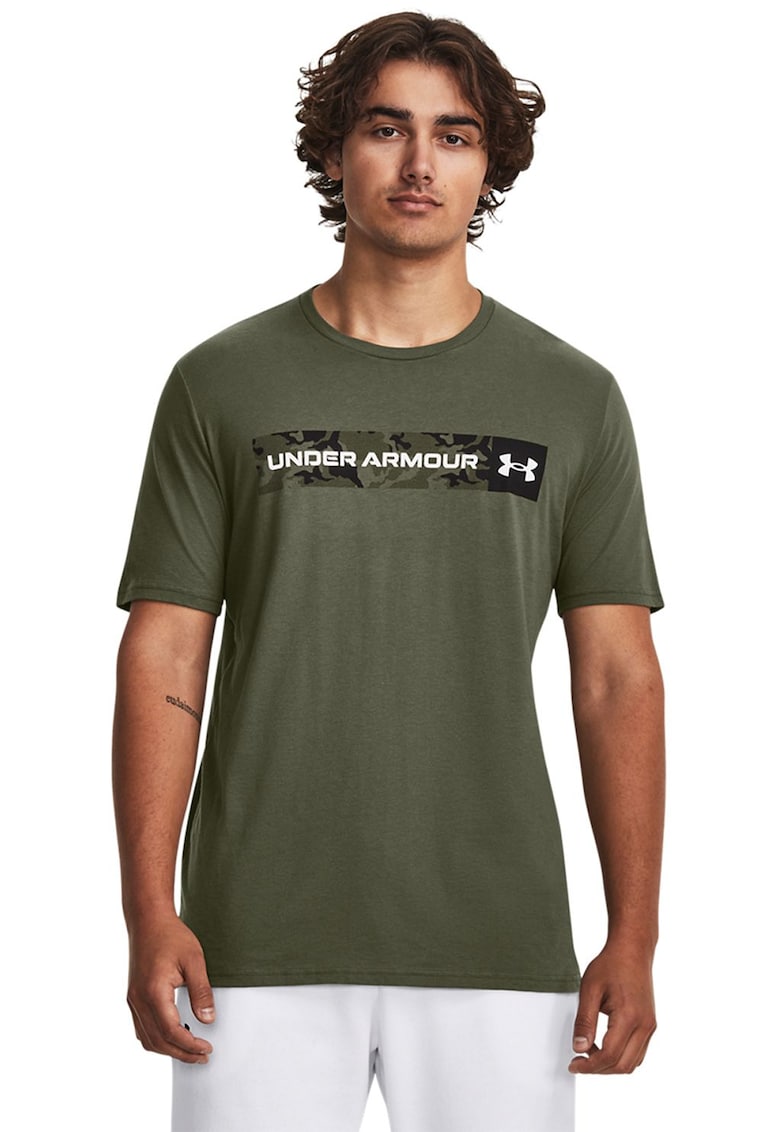 Tricou cu decolteu la baza gatului si imprimeu logo cu camuflaj - Kaki pal