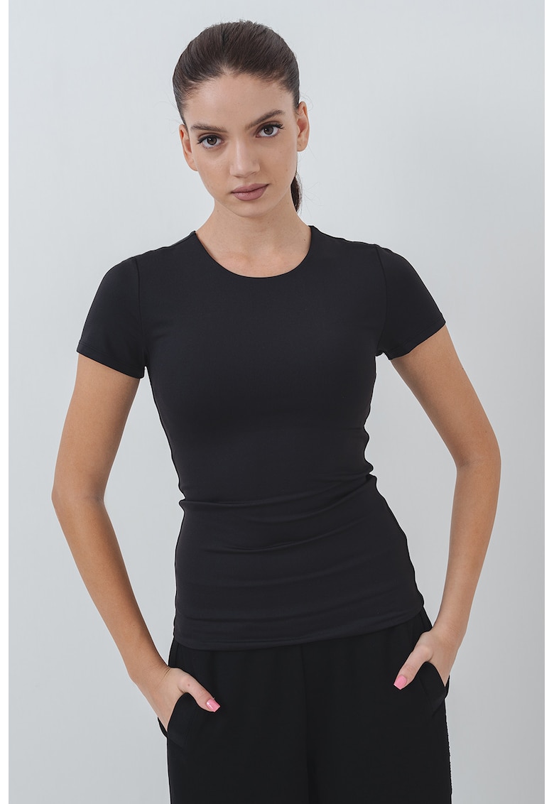 Tricou slim-fit cu decolteu la baza gatului - Negru