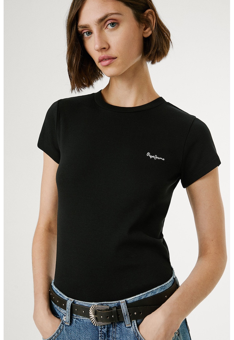 Tricou cu decolteu la baza gatului si logo brodat - Negru
