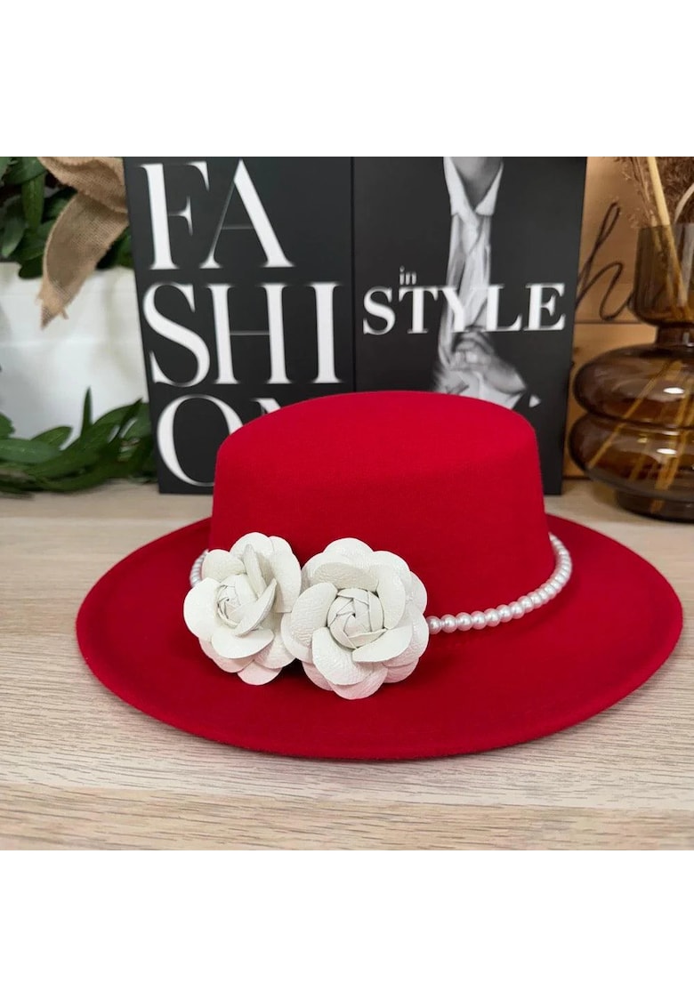 Palarie dama - rosie - stil canotiera - handmade - cu accesoriu detasabil din perle - Greta