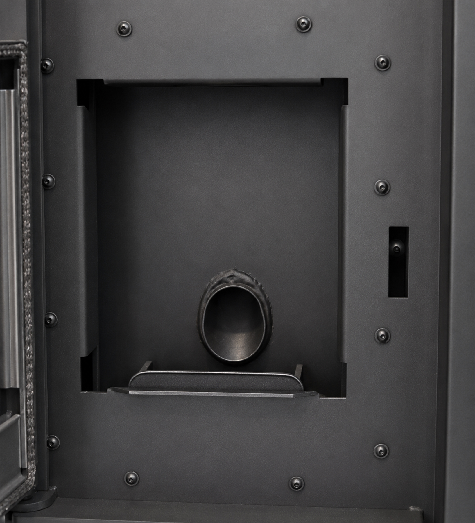 Cazan pe peleti Fornello SERENA B 25 kw complet echipat cu pompa de circulatie vas de expansiune supapa siguranta telecomandaWI-Fi inclus culoare Black arzator peleti din fonta pentru suprafete pana la 150 mp