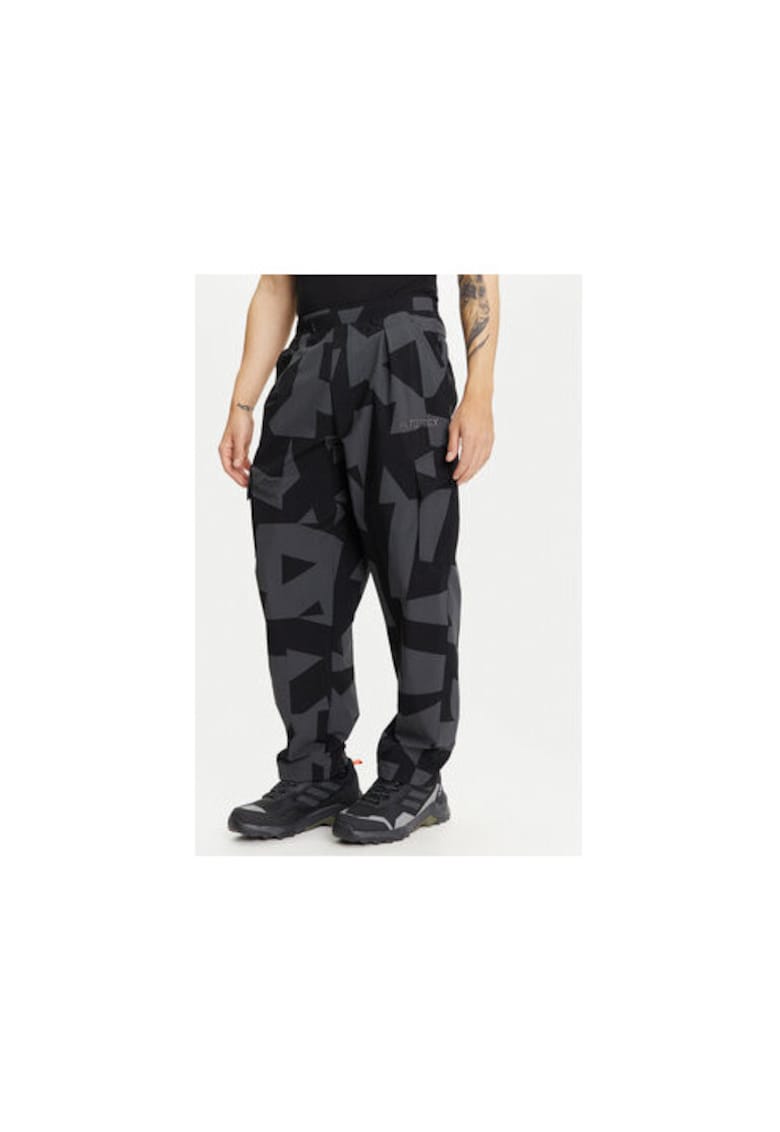 Pantaloni trekking cu model