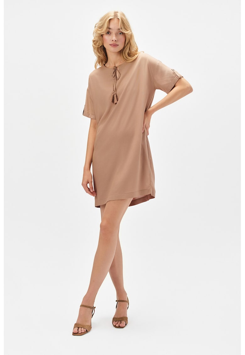 Rochie mini cu croiala dreapta si slit in V - Maro nisip