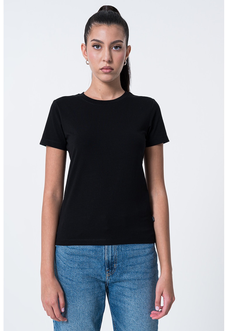 Tricou slim fit cu decolteu la baza gatului - Negru