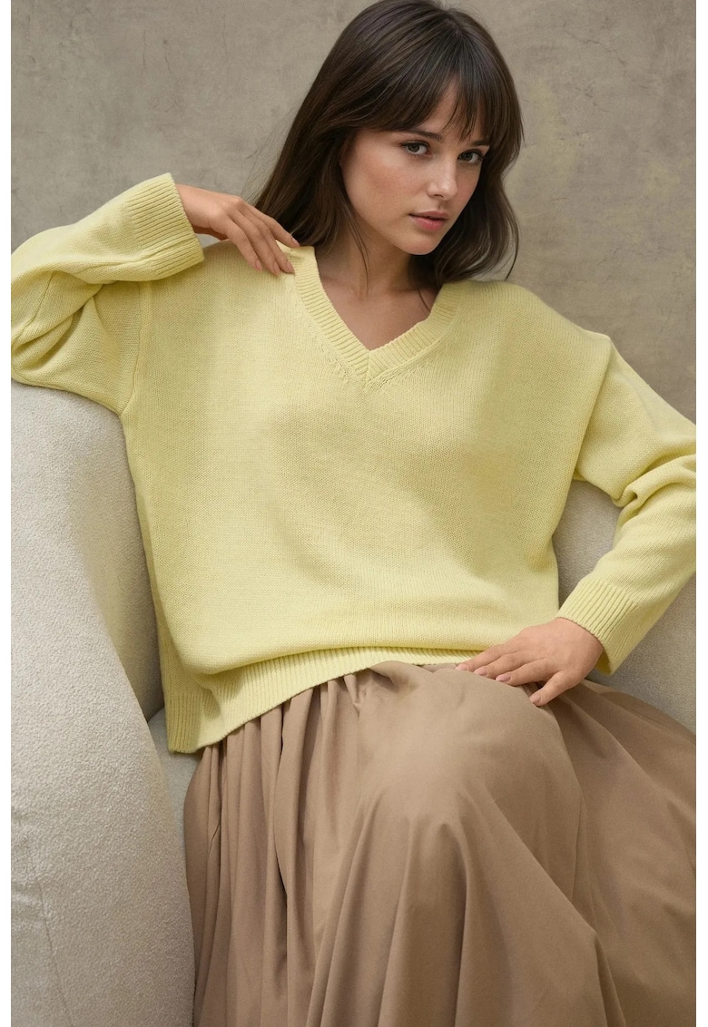 Pulover dama -  material tricotat gros - decolteu in V - galben - tricot