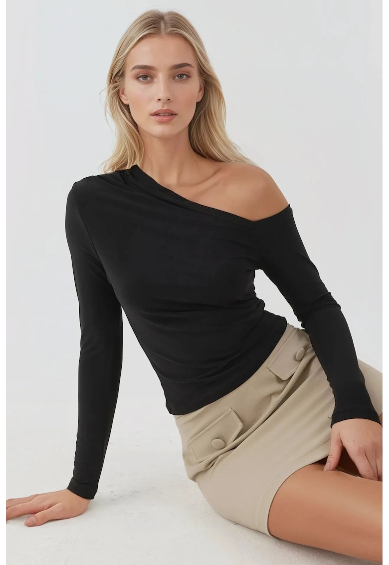 Bluza dama -  decolteu asimetric - tricot - negru