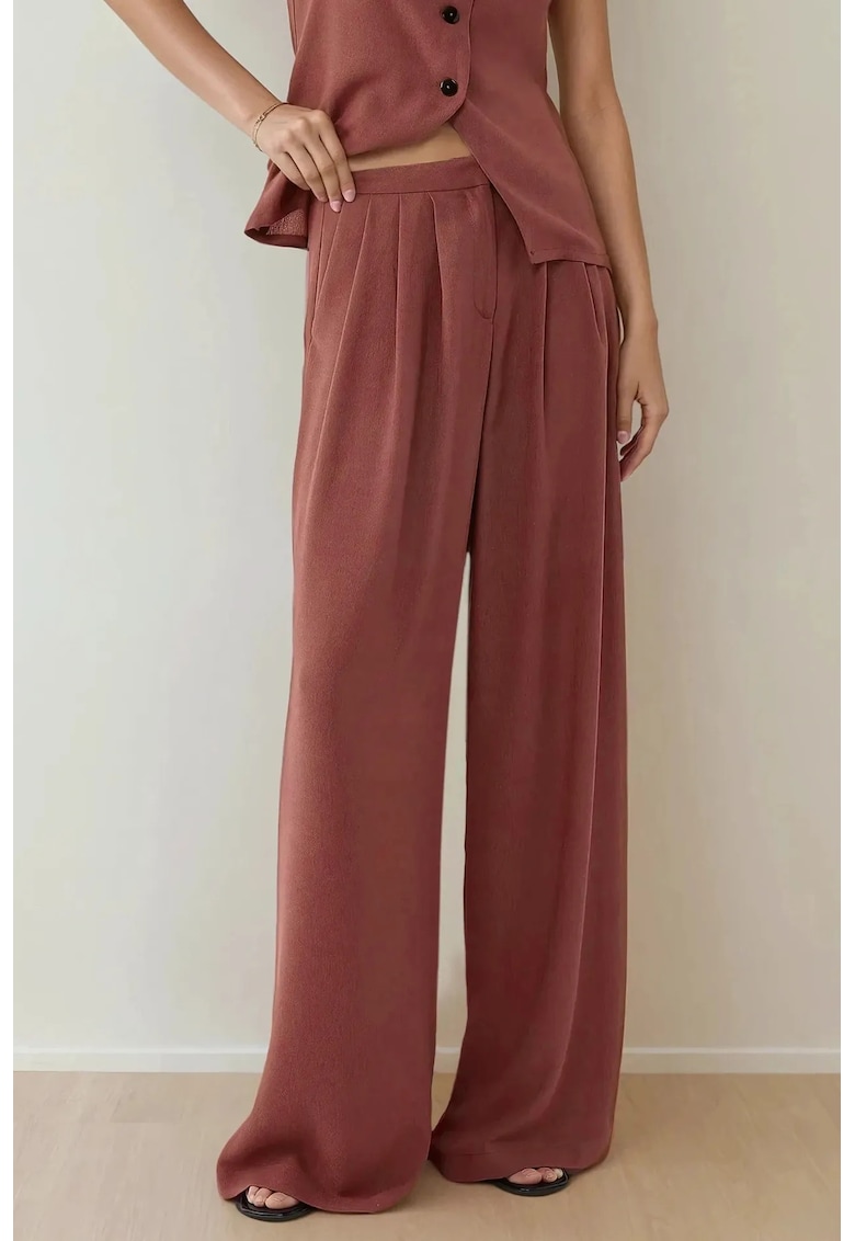 Pantaloni dama -  palazzo - plisati - culoare maro - material textil