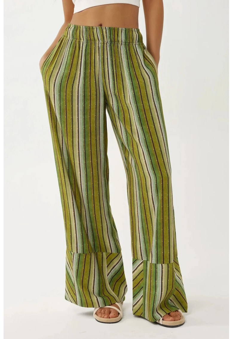 Pantaloni pentru dama -  largi - cu imprimeu - textil - verde